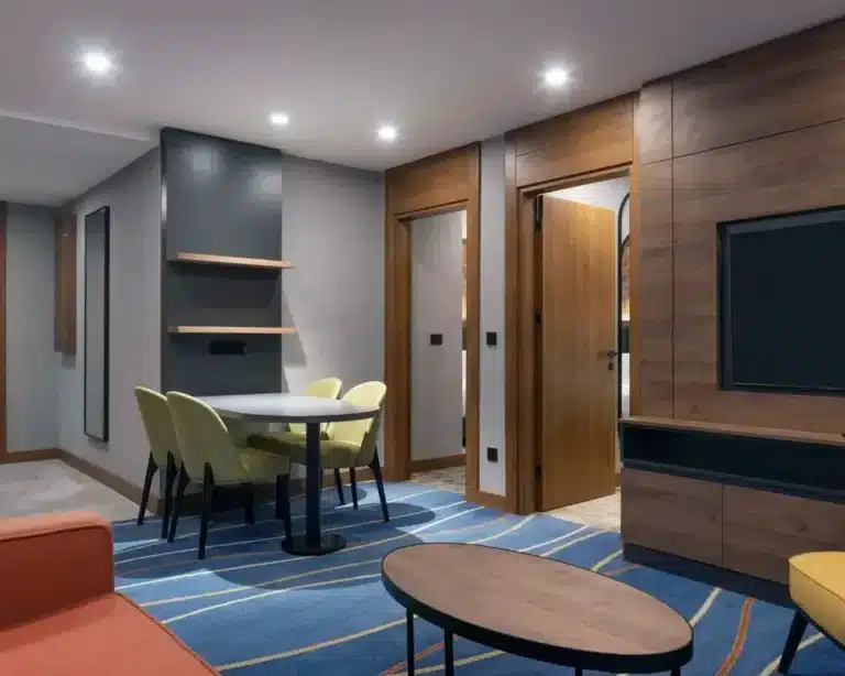 جناح مع منطقة جلوس في DoubleTree by Hilton Suites Trabzon Yomra