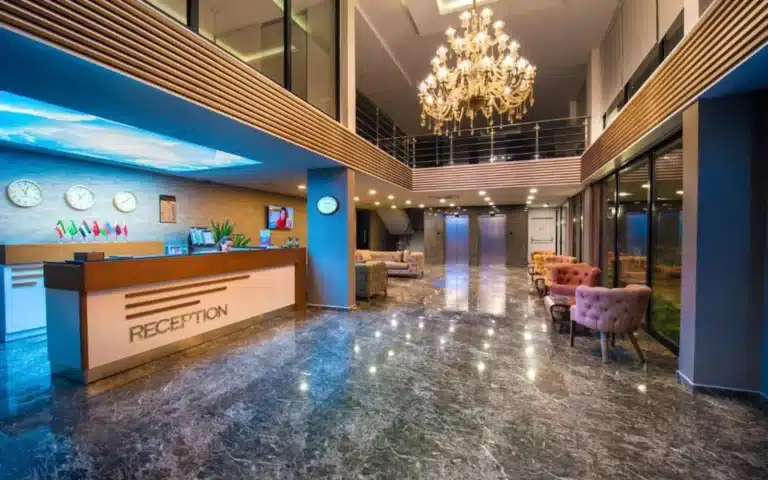 ردهة استقبال فندق وايت هاوس طرابزون